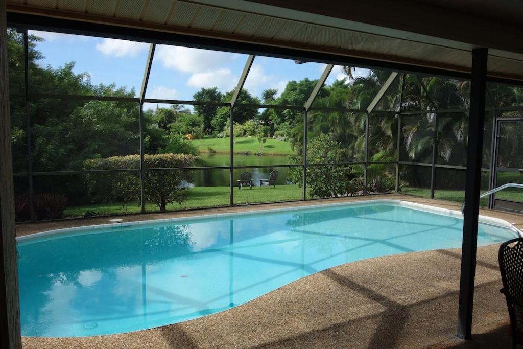 Pool Home With A New Sparkling Pool, Close To Beach, Lovely Lake View North Naples Kültér fotó