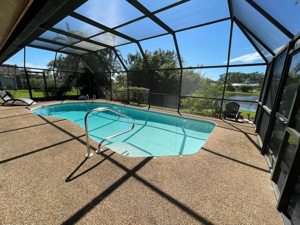 Pool Home With A New Sparkling Pool, Close To Beach, Lovely Lake View North Naples Kültér fotó