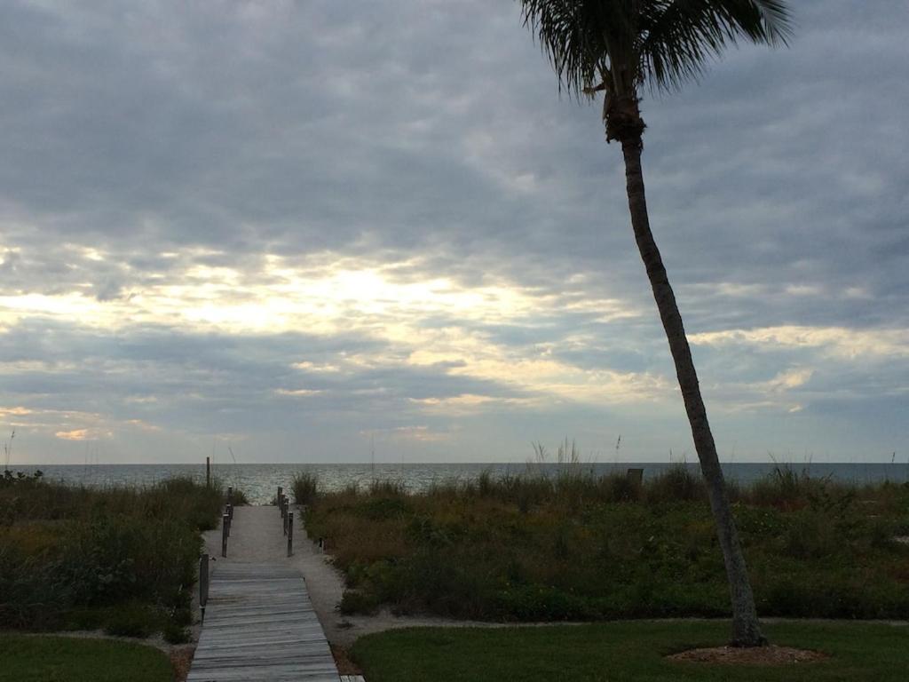 Pool Home With A New Sparkling Pool, Close To Beach, Lovely Lake View North Naples Kültér fotó